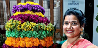 “బతుకమ్మ పండుగలో సద్దుల బతుకమ్మ” శాంతి శ్రీనివాస్ రెడ్డి నివాసంలో ఘనమైన వేడుక