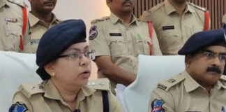 వాహనదారులపై దందా – సూడో పోలీస్ అరెస్ట్ |