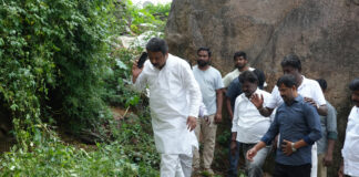 ప్రమాదవకరంగా ఏర్పడ్డ రాళ్లగుట్ట  : పరిశీలించిన ఎమ్మెల్యే శ్రీ గణేష్.|