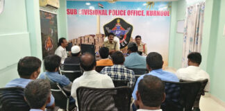 హెల్మెట్ లేకపోతే ద్విచక్ర వాహనదారులకు పెట్రోల్ పోయేవొద్దండి |