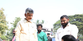 స్వచ్ఛ–స్వర్ణ ఆంధ్ర కార్యక్రమంలో సీఎం చంద్రబాబు |