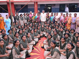 తాళ్లపాలెం సోషల్ వెల్ఫేర్ పాఠశాల సందర్శనలో సీఎం చంద్రబాబు |