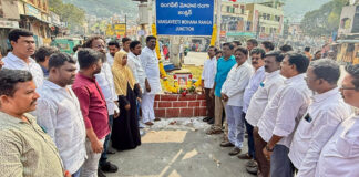 సితార సెంటర్ వద్ద వంగవీటి మోహనరంగా జంక్షన్ వద్ద ఘన నివాళి