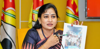 వేట కొడవళ్ళతో కేక్ కటింగ్ చేసిన హోమ్ మినిస్టర్ అనిత |