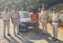 వసూళ్లకు పాల్పడుతున్న వ్యక్తిని అరెస్టు చేసిన పోలీసులు |