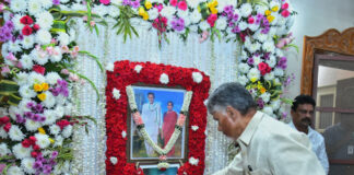 సీఎం చంద్రబాబు ఆదివారం రాత్రి మాజీ ఎంపీ కంభంపాటి పరామర్శ