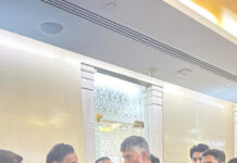 సీఎం చంద్రబాబుకు స్వాగతం పలికిన ఎంపీ కేసినేని శివనాథ్ |