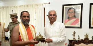 అనంత పద్మనాభ స్వామి ఆలయంలో శ్రీ మఠం పీఠాధిపతి!! |