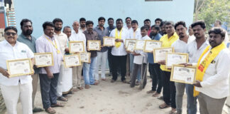 ఉత్తమ కార్యకర్తలను సన్మానించిన కోడుమూరు ఎమ్మెల్యే !!