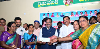 ప్రభుత్వ సంక్షేమమే ధ్యేయం: మంత్రి వివేక్ వెంకటస్వామి |