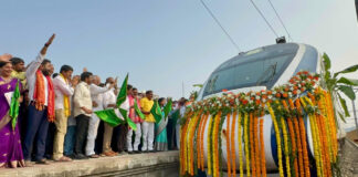 కేంద్ర మంత్రి శ్రీనివాస వర్మ నరసాపూర్ నుండి గుడివాడ వరకు వందే భారత్ రైలు ప్రారంభోత్సవ వేడుకల్లో పాల్గొన్న పశ్చిమగోదావరి జిల్లా రాజకీయ ప్రముఖులు