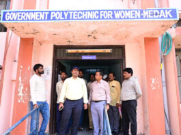 మెదక్ జిల్లా కేంద్రంలో వార్డులను పరిశీలించిన కలెక్టర్ రాహుల్ రాజ్.