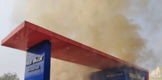 ట్రూ వేల్యూ షోరూమ్ లో అగ్నిప్రమాదం .|