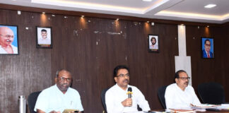 అభివృద్ధి పనులను వేగవంతం చేయాలి : మున్సిపల్ కమిషనర్