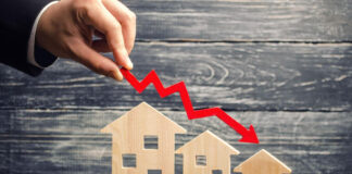 హైదరాబాద్ లో రియల్ ఎస్టేట్ డౌన్ పాల్ .|