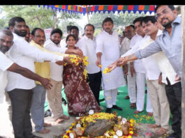 శంకుస్థాపనలో మొహమ్మద్ నసీర్ పాల్గొనడం |