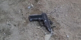 నకిలీ తుపాకి – ఆపై బెదిరింపు.|