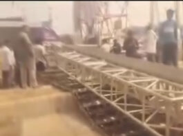 మేడారంలో కుప్పకూలిన స్క్రీన్ హోల్డింగ్