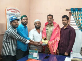 పుంగనూరులో ఎస్సై ని కలిసిన కాంగ్రెస్ పార్టీ కమిటీ