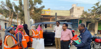 కార్మికుల శ్రమతోనే నగరానికి గుర్తింపు : కమిషనర్