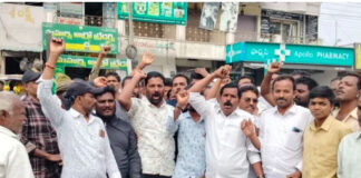 నిందితుడు ఆత్మహత్య.. బాణాసంచాతో స్థానికుల సంబరాలు