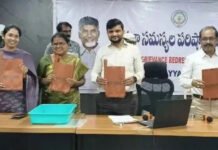 అన్నమయ్య జిల్లాలో రైతులకు మామిడి కవర్ల పంపిణీ