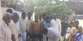 ప్రజల కష్టాలు – సివరేజ్ పనులకు శ్రీకారం చుట్టిన కార్పొరేటర్