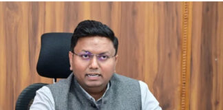 వాహనాల కొనుగోలులో అక్రమ వసూళ్లకు చెక్: కలెక్టర్ సీరియస్!