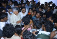 బాధిత కుటుంబాలతో మాట్లాడి ధైర్యం చెప్పిన సీఎం చంద్రబాబు