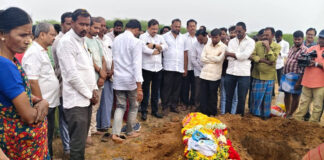 రిషిక ప్రియ అంత్యక్రియల్లో పాల్గొన్న సుగవాసి ప్రసాద్ బాబు