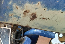 ట్రాక్టర్ బోల్తా: బాలుడు మృతి