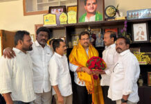 సుగవాసి ప్రసాద్ బాబును కలిసిన మదనపల్లె మైనార్టీ నాయకులు