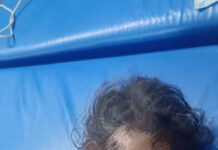 చీరాలలో విషాదం: ఆటో ఢీకొని 18 నెలల చిన్నారి మృతి