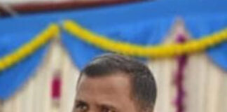 గుండెపోటుతో క్లాస్ రూంలోనే లెక్చరర్ మృతి |