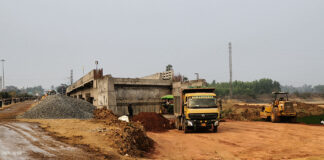 నత్తనడకన పోలవరం పనులు: జనం ఇబ్బందులు.. రైతుల ఆగ్రహం