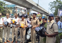 చలాన్లకు బదులు హెల్మెట్ ‘అప్పు’: మల్కాజిగిరి పోలీసుల వినూత్న ప్రయోగం