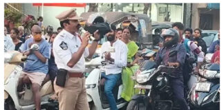 ట్రాఫిక్ నిబంధనలు పాటిస్తేనే సురక్షిత ప్రయాణం: సీఐ