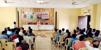 పరిమితికి మించి ప్రయాణికులను ఎక్కిస్తే చర్యలు: ఎస్ఐ మౌనిక హెచ్చరిక