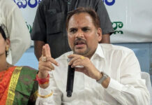 ప్రభుత్వం మేల్కొని ప్రజలకు వైద్యం అందించాలి