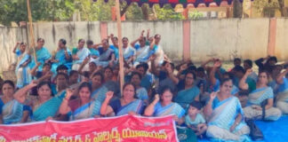 పారితోషికం వద్దు.. వేతనమే ముద్దు: మదనపల్లెలో అంగన్వాడీల రిలే దీక్షలు