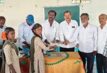 పదవ తరగతి విద్యార్థినులకు పరీక్ష సామాగ్రి పంపిణీ: రేషన్ డీలర్ల ఉదారత