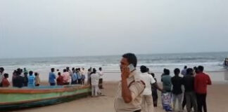 సముద్ర స్నానంలో విద్యార్థుల గల్లంతు |