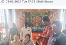 భద్రకాళి అమ్మవారిని దర్శించుకున్న పవన్ కల్యాణ్ భార్య అన్నా లెజినోవా.