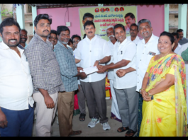 మినీ గోకులం శాంక్షన్ కాపీలు పంపిణీ చేసిన ఎమ్మెల్యే నరేంద్ర కుమార్ |