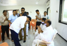 జైన్ సాధువుల ఆశీస్సులు పొందిన ఎంపీ కేశినేని శివనాథ్