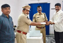 మదనపల్లి: పోలీస్ భవన నిర్మాణాలకు రూ. 10 లక్షల విరాళం.