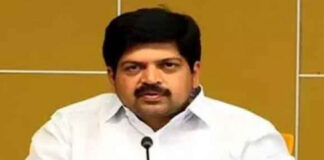 బూతులు తిట్టి తన్నులు తిన్నవారిని జగన్ పరామర్శిస్తున్నారు: కొల్లు రవీంద్ర.