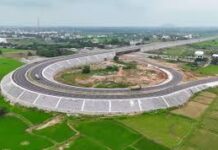 నేలకొండపల్లి హైవేపై కారు-బైక్ ఢీ: ఇద్దరికి తీవ్ర గాయాలు