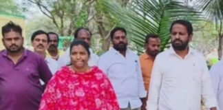 ముస్లిం స్మశాన వాటిక పనులను పరిశీలించిన ఎమ్మెల్యే, కమిషనర్.