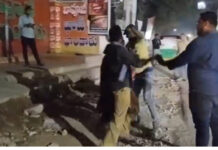 ఆసుపత్రిలో పారిశుద్ధ్య కార్మికుల గొడవ: చెప్పుతో దాడి కలకలం.